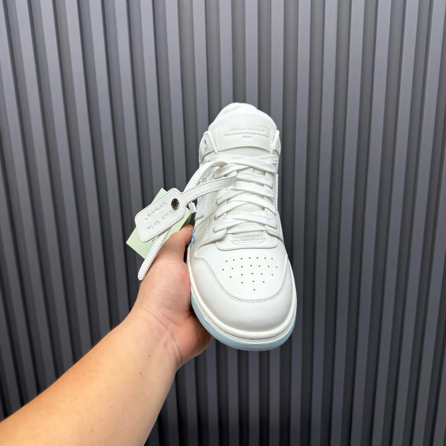 【off- white】P: 620💰Couple model👫, Size: 35-44 (Customized for men 38.45.46) High-quality version👊 "Out of office" series original molding, original lasting, production process 1:1 Original ➰OFF GRAY WHITE OW ➰ First-layer cowhide Imported skin-friendly and environmentally friendly polyester mesh Original molding high elastic and environmentally friendly molding pad Made with the original lasting process. The original molded rubber outsole (never yellows and deforms) has a super correct shape, bright color and strong three-dimensional effect👍. Packaging💯Full set of packaging synchronized with the official website (branded paper, certificate of quality, branded cloth bag)